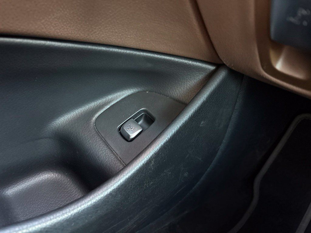Used 2018 Mercedes-Benz E 400 4MATIC Sedan image 21