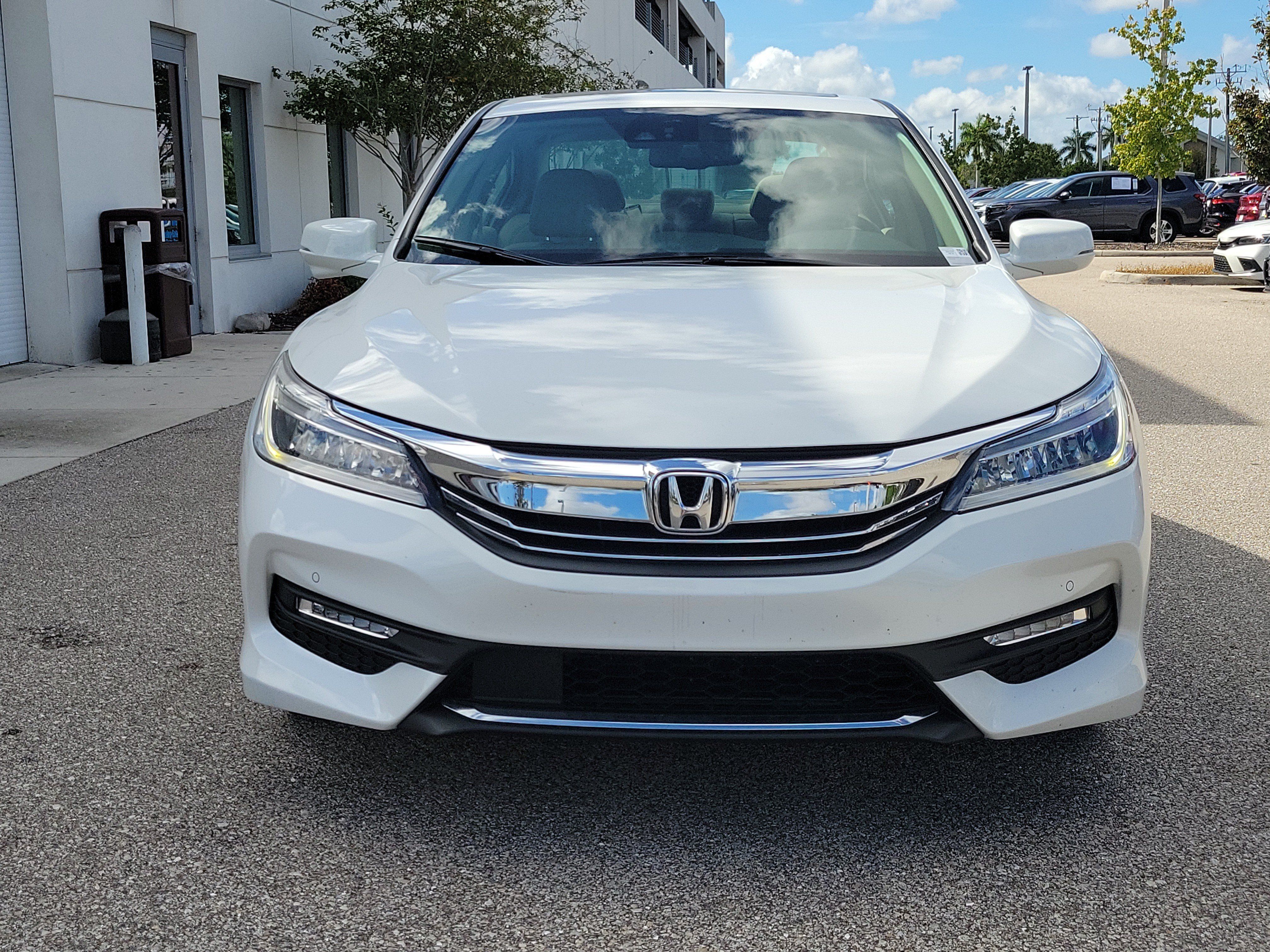 Used 2016 Honda Accord Touring image 2