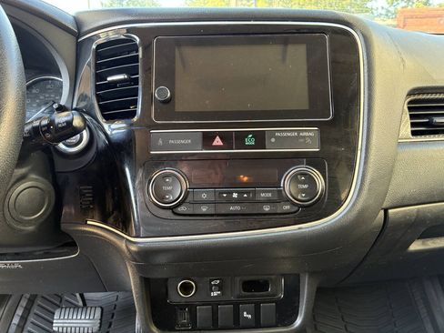 Used 2019 Mitsubishi Outlander SEL FWD image 12