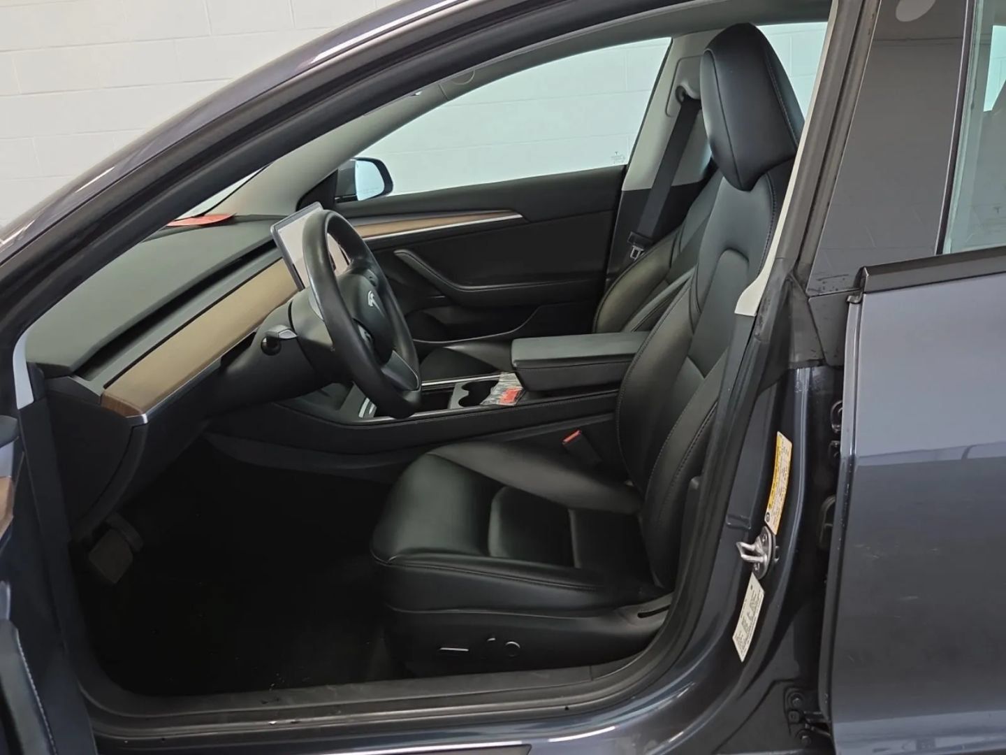 Used 2023 Tesla Model 3 Standard Range RWD image 3