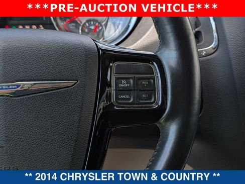 Used 2014 Chrysler Town & Country Touring-L FWD image 28