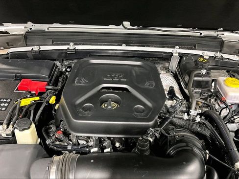 Used 2025 Jeep Wrangler Unlimited Sahara AWD/4WD image 42