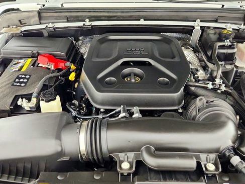 Used 2025 Jeep Wrangler Unlimited Sahara image 27