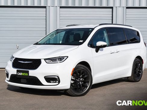 Used 2023 Chrysler Pacifica Touring-L AWD/4WD image 1