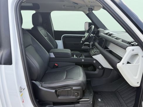 Used 2023 Land Rover Defender 90 S image 36