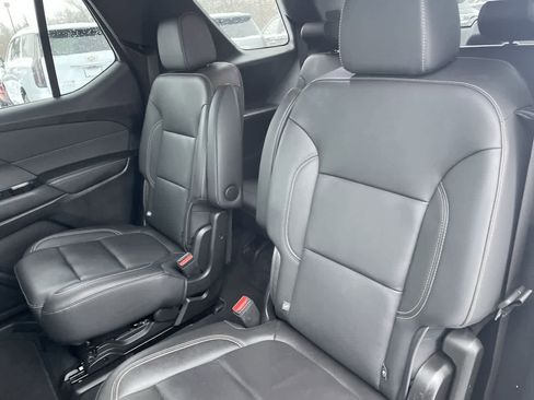 Used 2023 Chevrolet Traverse LT image 20