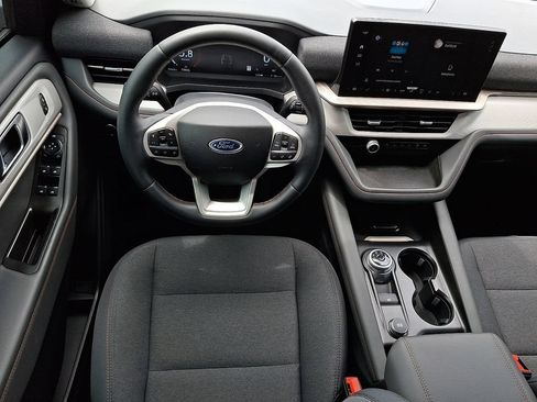 Used 2025 Ford Explorer Active AWD/4WD image 11