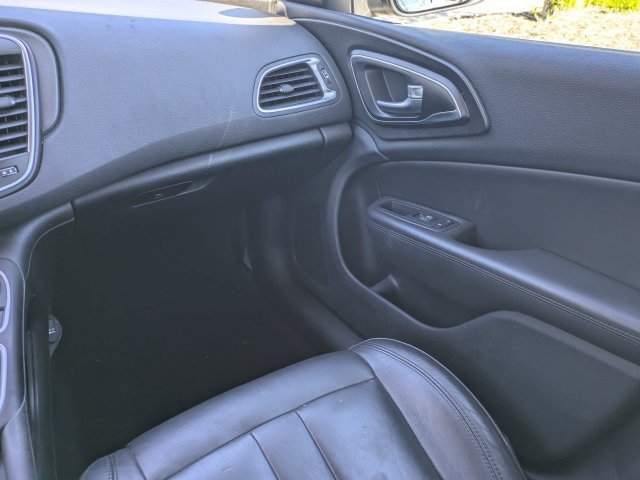Used 2017 Chrysler 200 Limited Platinum FWD image 14
