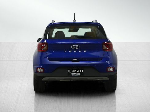 Certified 2025 Hyundai Venue SEL image 4