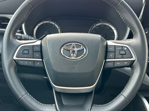 Certified 2024 Toyota Highlander XLE image 22