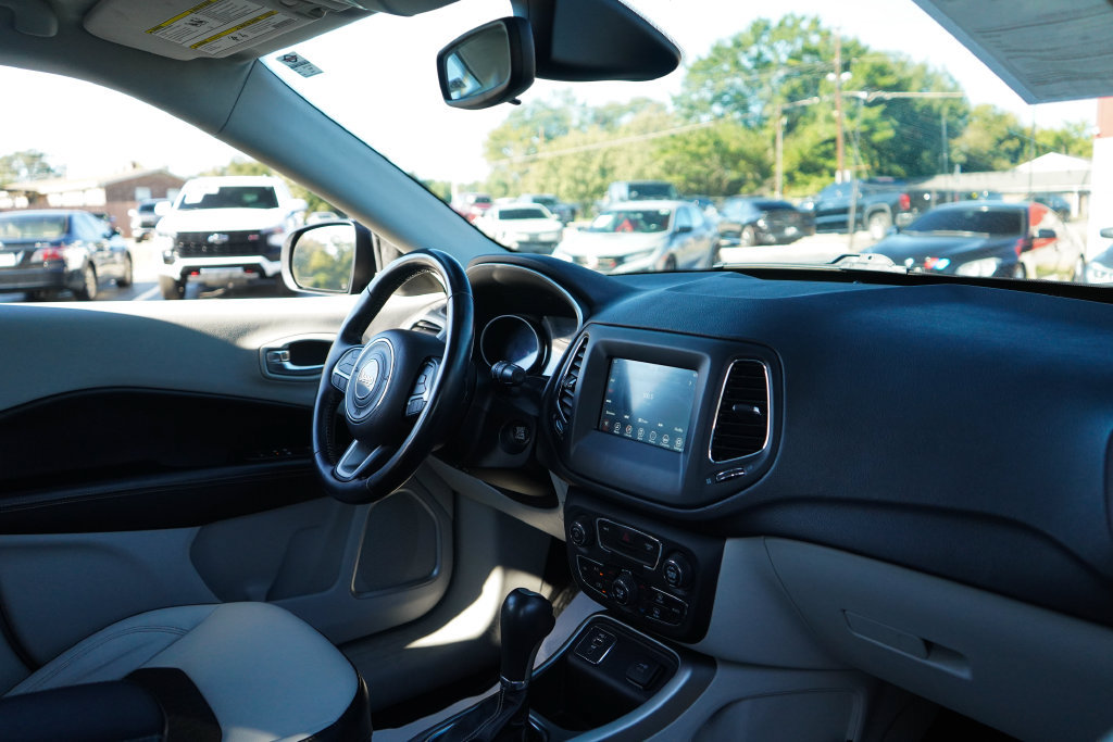 Used 2020 Jeep Compass Latitude FWD image 13