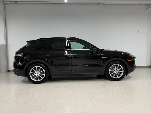 Certified 2025 Porsche Cayenne E-Hybrid w/ Premium Package Plus AWD/4WD image 11