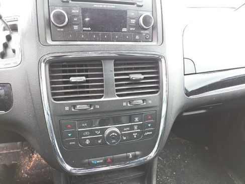 Used 2015 Dodge Grand Caravan SXT image 7