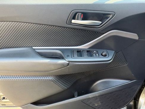 Used 2021 Toyota C-HR LE FWD image 13