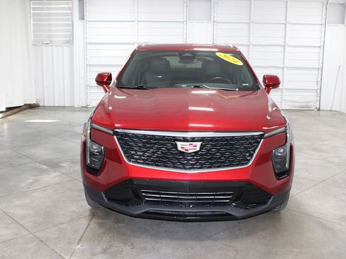 Used 2024 Cadillac XT4 Premium Luxury image 3