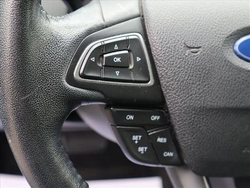 Used 2015 Ford Focus SE w/ Equipment Group 201A FWD image 14