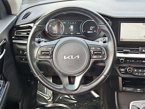 Used 2022 Kia Niro EX image 23