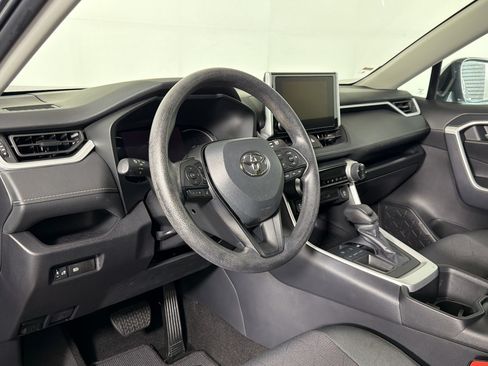 Used 2024 Toyota RAV4 XLE FWD image 3