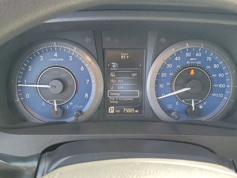 Used 2018 Toyota Sienna LE w/ Carpet Mat Package image 12