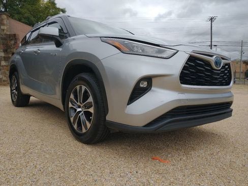 Used 2020 Toyota Highlander XLE image 25