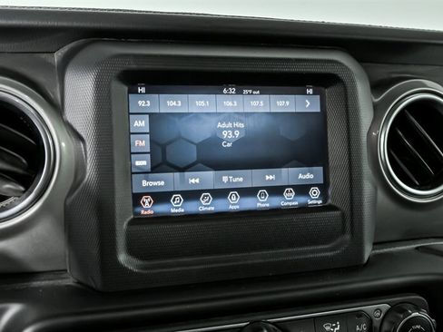 Used 2020 Jeep Wrangler Unlimited Sahara image 29