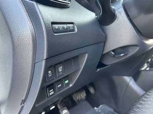 Used 2017 Nissan Rogue SV image 12