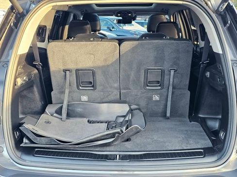 Used 2023 Jeep Grand Cherokee L Limited w/ Luxury Tech Group II image 11