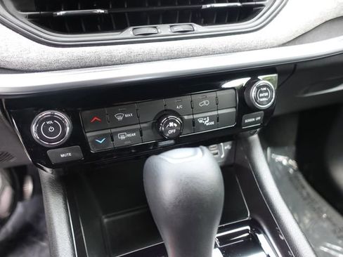 Used 2025 Jeep Compass Sport AWD/4WD image 18