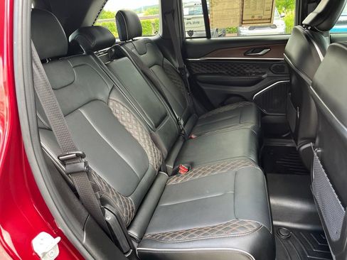 Used 2025 Jeep Grand Cherokee Summit AWD/4WD image 27