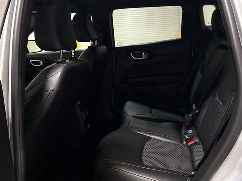 New 2026 Jeep Compass Latitude image 21