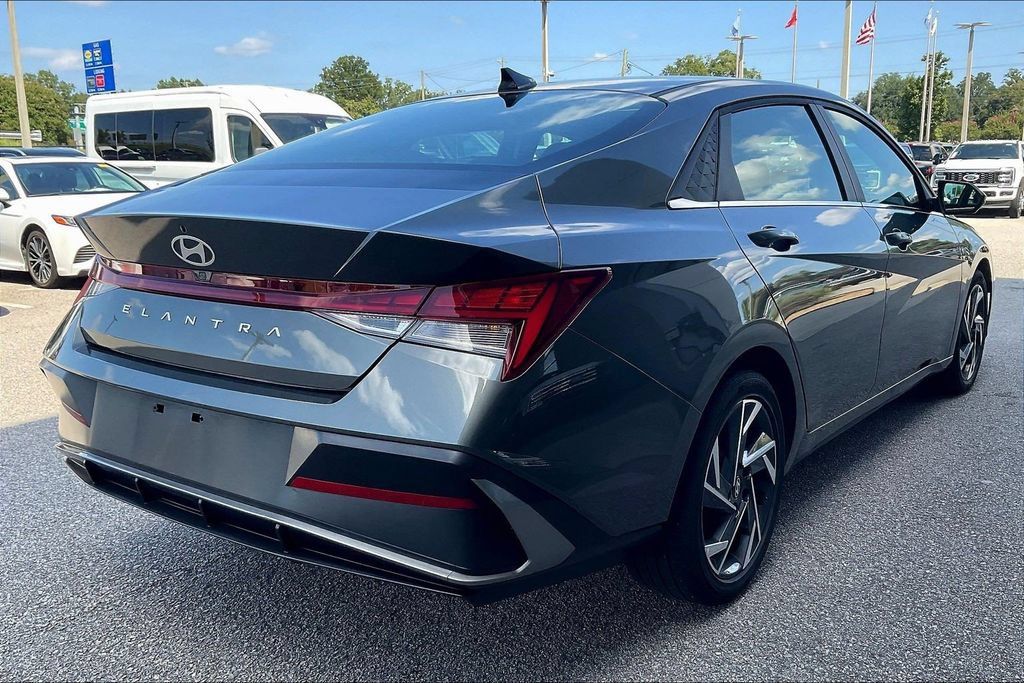 Used 2025 Hyundai Elantra SEL FWD image 6
