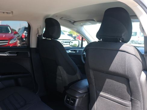 Used 2016 Ford Fusion SE image 16