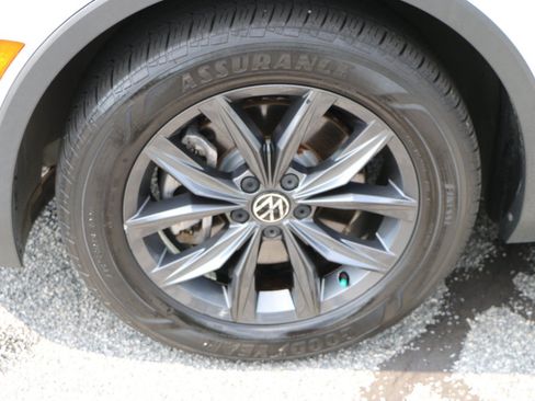 Used 2022 Volkswagen Tiguan SE AWD/4WD image 14