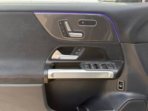 Used 2024 Mercedes-Benz GLB 250 image 11