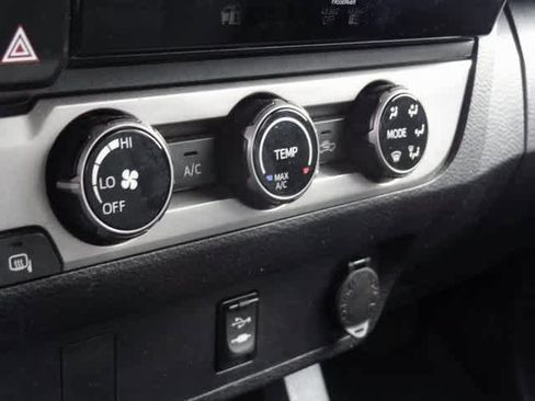 Used 2016 Toyota Tacoma SR5 w/ SR5 Appearance Package (SN) image 14