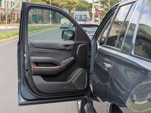 Used 2019 Chevrolet Suburban LS image 9