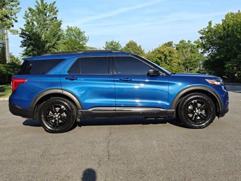 Used 2020 Ford Explorer XLT AWD/4WD image 2