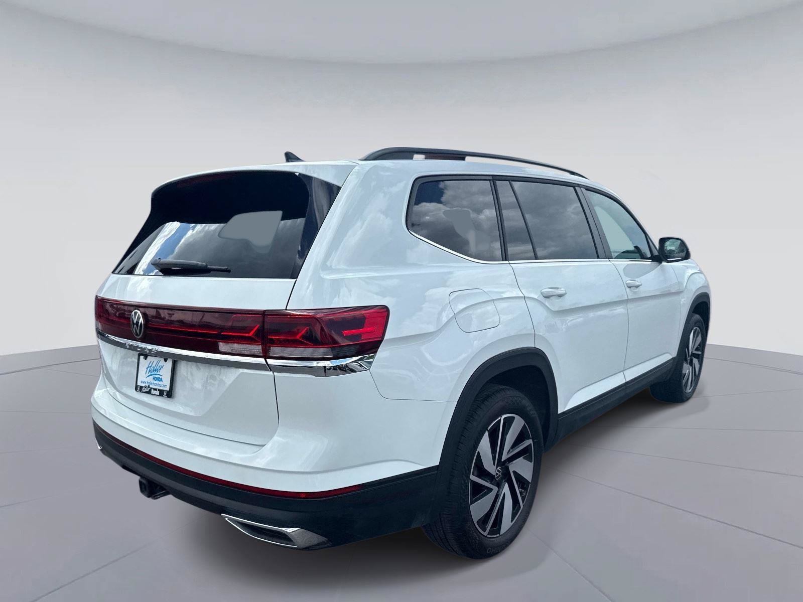 Used 2025 Volkswagen Atlas SE FWD image 4