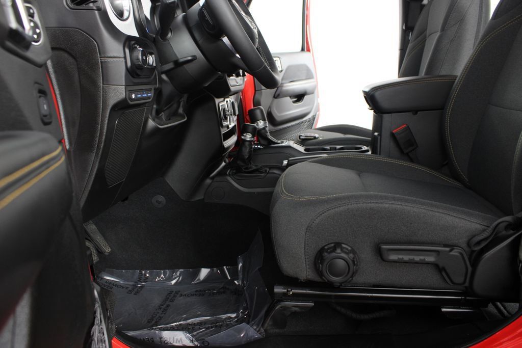 Used 2025 Jeep Wrangler Unlimited Sahara w/ Safety Group AWD/4WD image 15