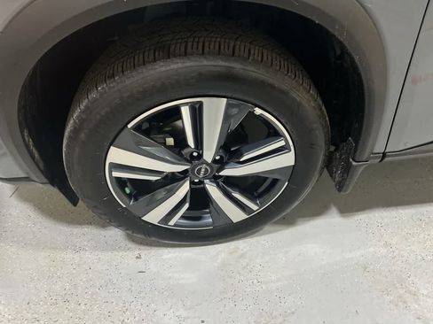 Used 2024 Nissan Rogue SL w/ SL Premium Package image 11