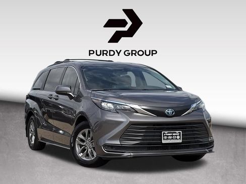 Used 2024 Toyota Sienna LE w/ LE Plus Package FWD image 1
