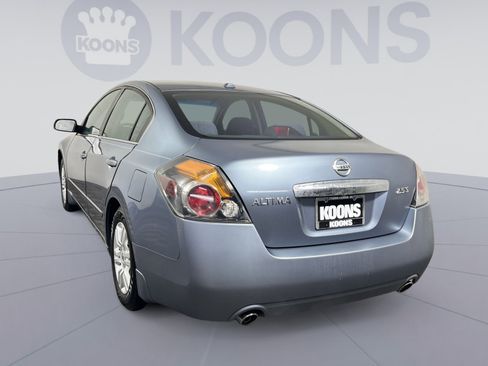 Used 2010 Nissan Altima 2.5 S w/ Premium Audio Pkg image 4