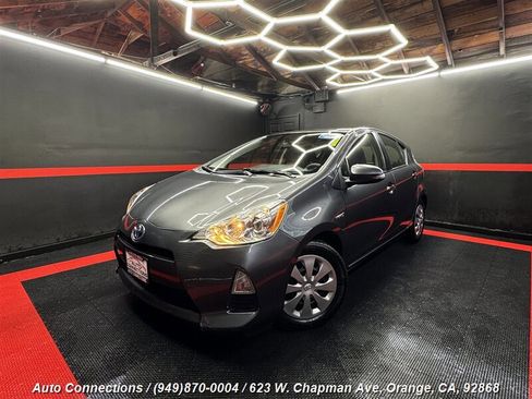 Used 2014 Toyota Prius C Three image 2
