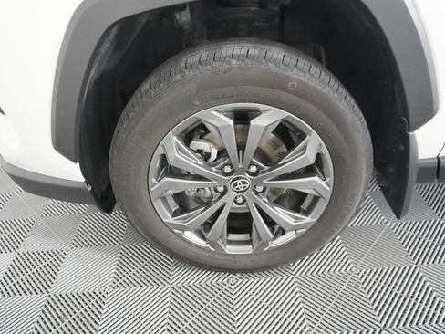 Used 2022 Toyota RAV4 Limited image 17