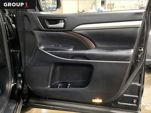 Used 2018 Toyota Highlander XLE image 22