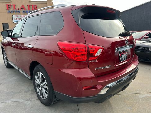 Used 2019 Nissan Pathfinder SV image 5