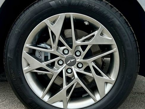 Used 2025 Genesis GV70 2.5T w/ Select Package AWD/4WD image 30