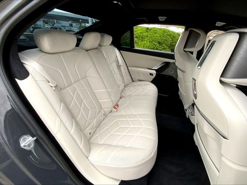 Certified 2025 BMW 760i xDrive w/ Executive Package image 18