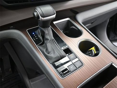 Used 2024 Toyota Sienna XLE image 32