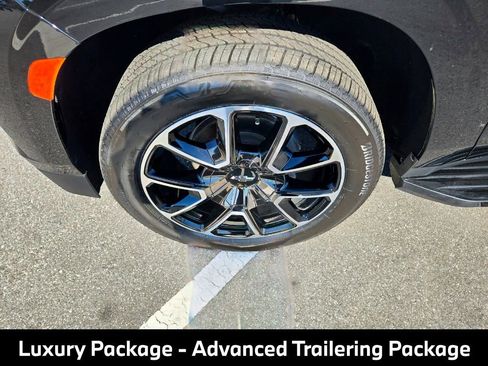 Used 2022 Chevrolet Tahoe RST w/ Luxury Package AWD/4WD image 15